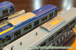 カトー 東急5050系、横浜高速鉄道Y500系 クーラー比較