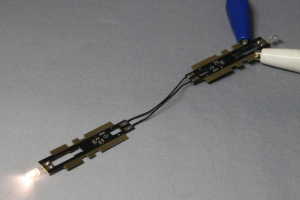 通電引通し常点灯ライト基板 K-42 K社機関車用 電球色B